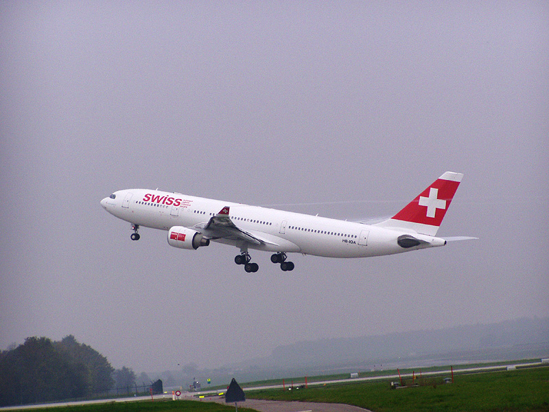 zrh_lx_a330_iqa.jpg