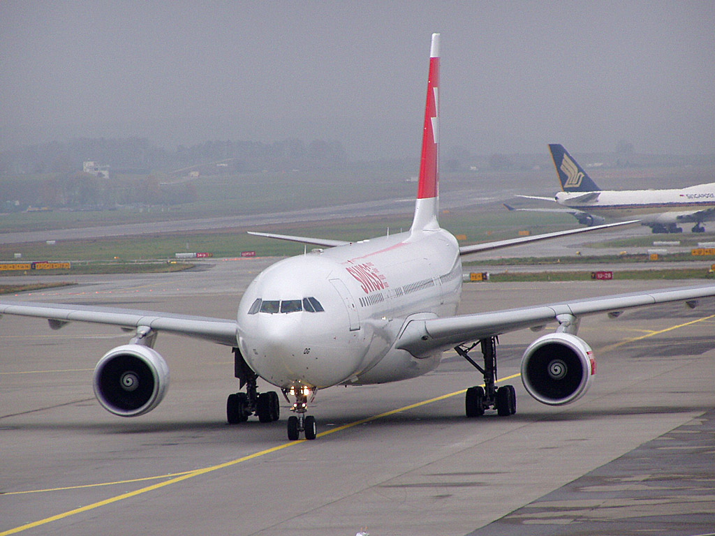 a330_zrh_taxi.jpg