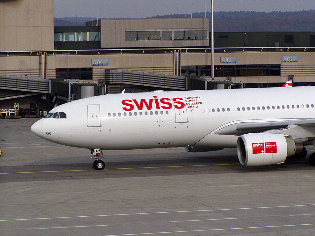 a330_zrh_taxi2.jpg