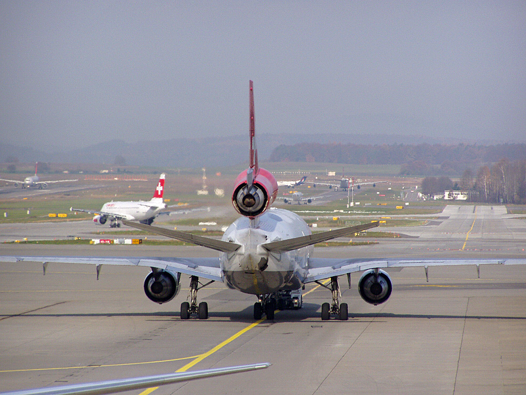 md11_zrh_taxi.jpg